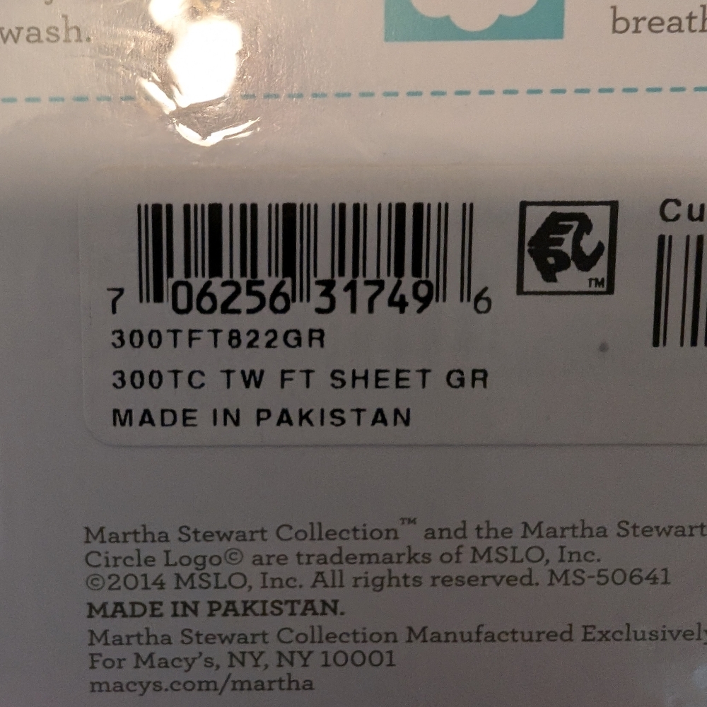 Martha Stewart Sateen Twin Fitted Sheet in Soft Green - Picture 6 of 6